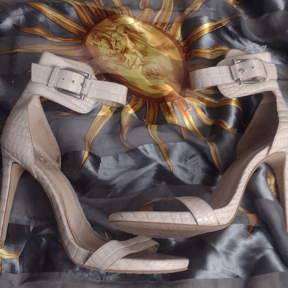 Vince Camuto Cream Crocodile-Embossed Heels.  Beautiful ❤️